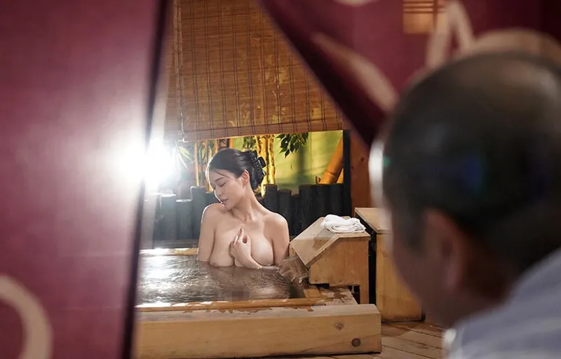 Bạn gái của con trai bị bố chồng yêu nhìn trộm khi đang tắm rồi chịch đến mang thai